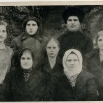 Семейные реликвии Донскова Петра Ивановича
Мой прадед (второй слева) и прабабушка с родными.