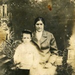Семейные реликвии Донскова Петра Ивановича
На фото: Жена Донскова Клавдия Григорьевна с сыном Иваном